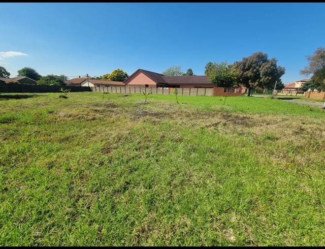 1,060M² VACANT LAND FOR SALE IN FALCON RIDGE